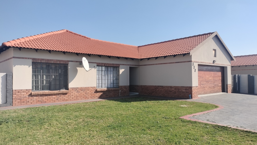 To Let 3 Bedroom Property for Rent in Waterkloof East North West
